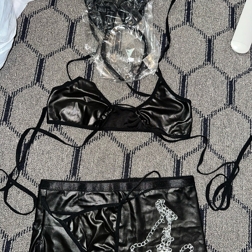 SHEIN Black Skirt Set with Chain Detail